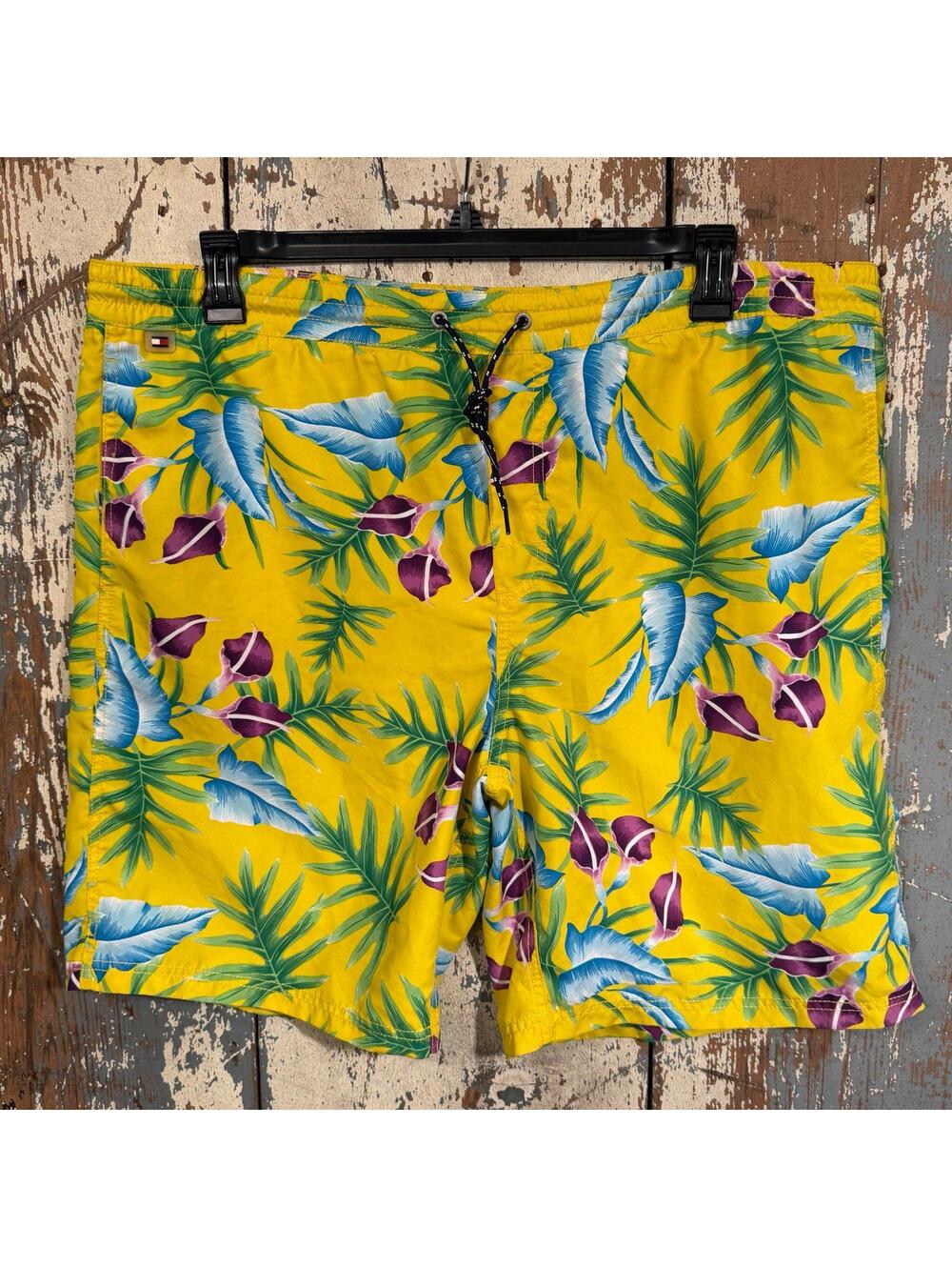 Men's Tommy Hilfiger Hawaiian Aloha Print Lined swim trunks, size Large
